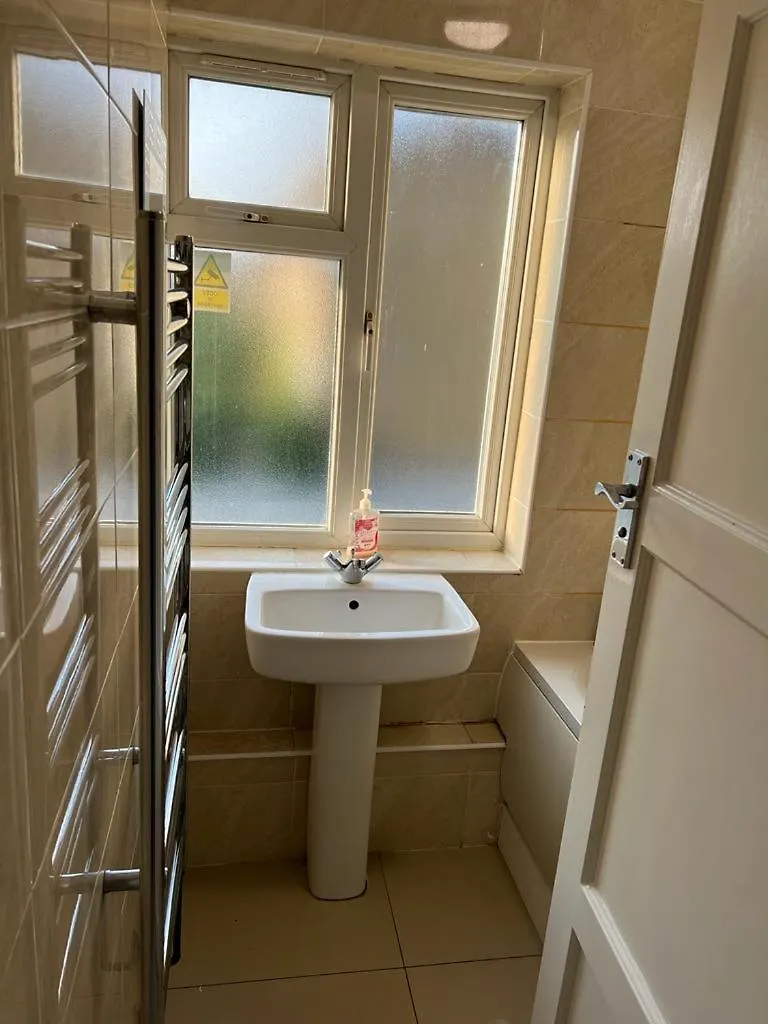 Double Room Near Canary Wharf 28 London 0*,
