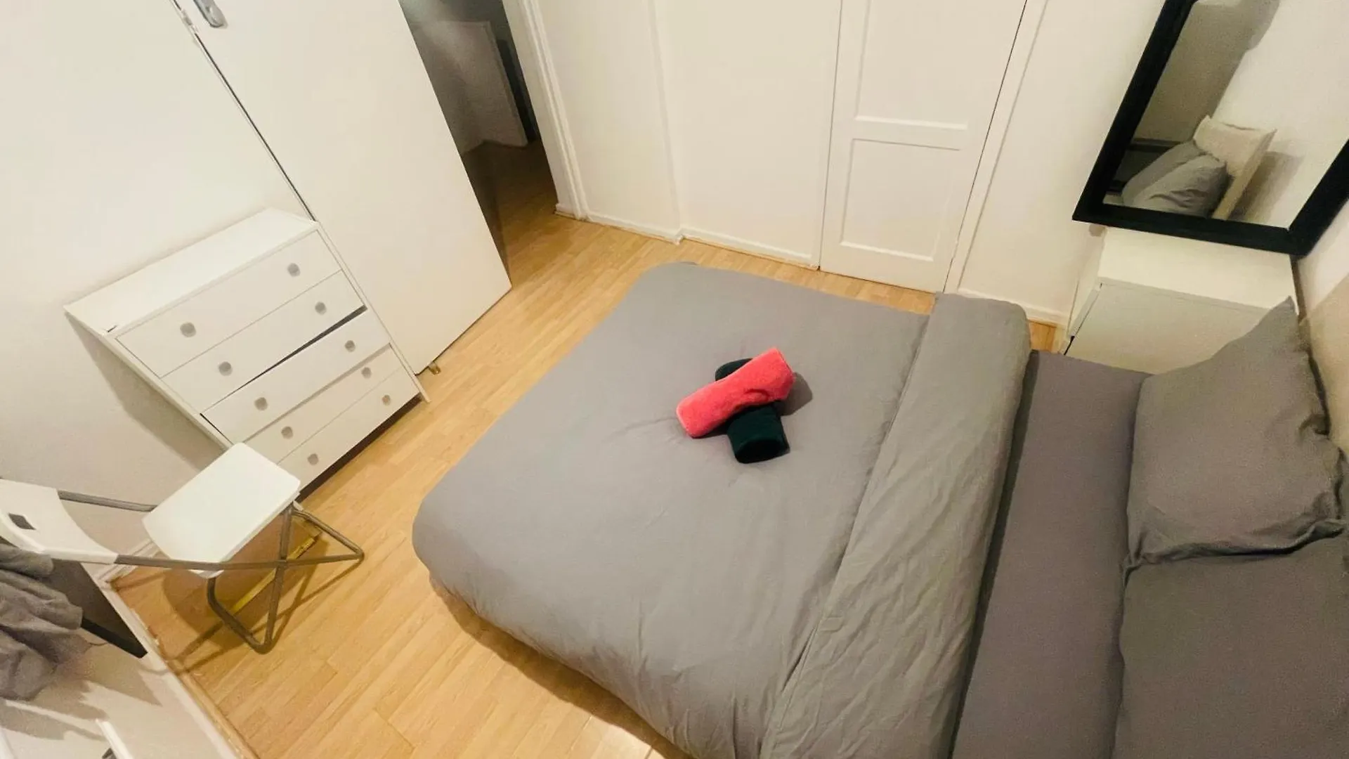 Double Room Near Canary Wharf 28 London 0*,