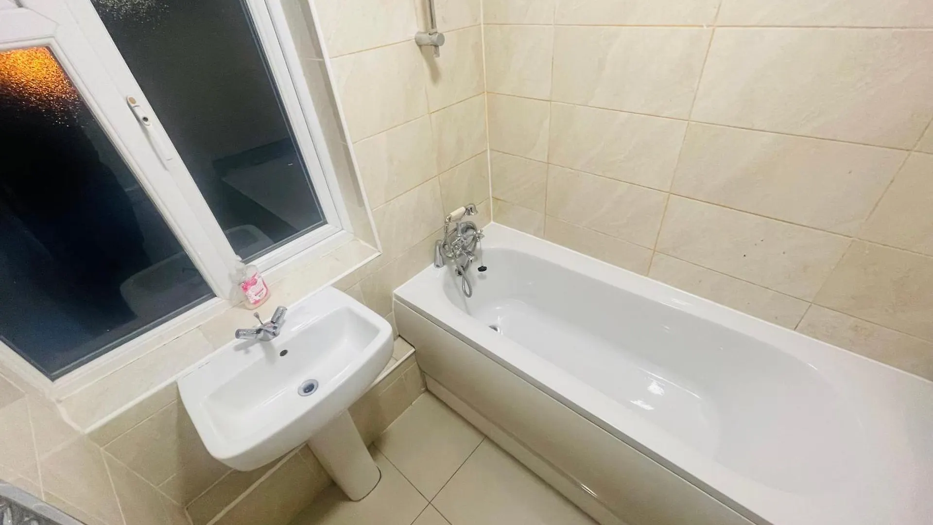 Double Room Near Canary Wharf 28 London Homestay