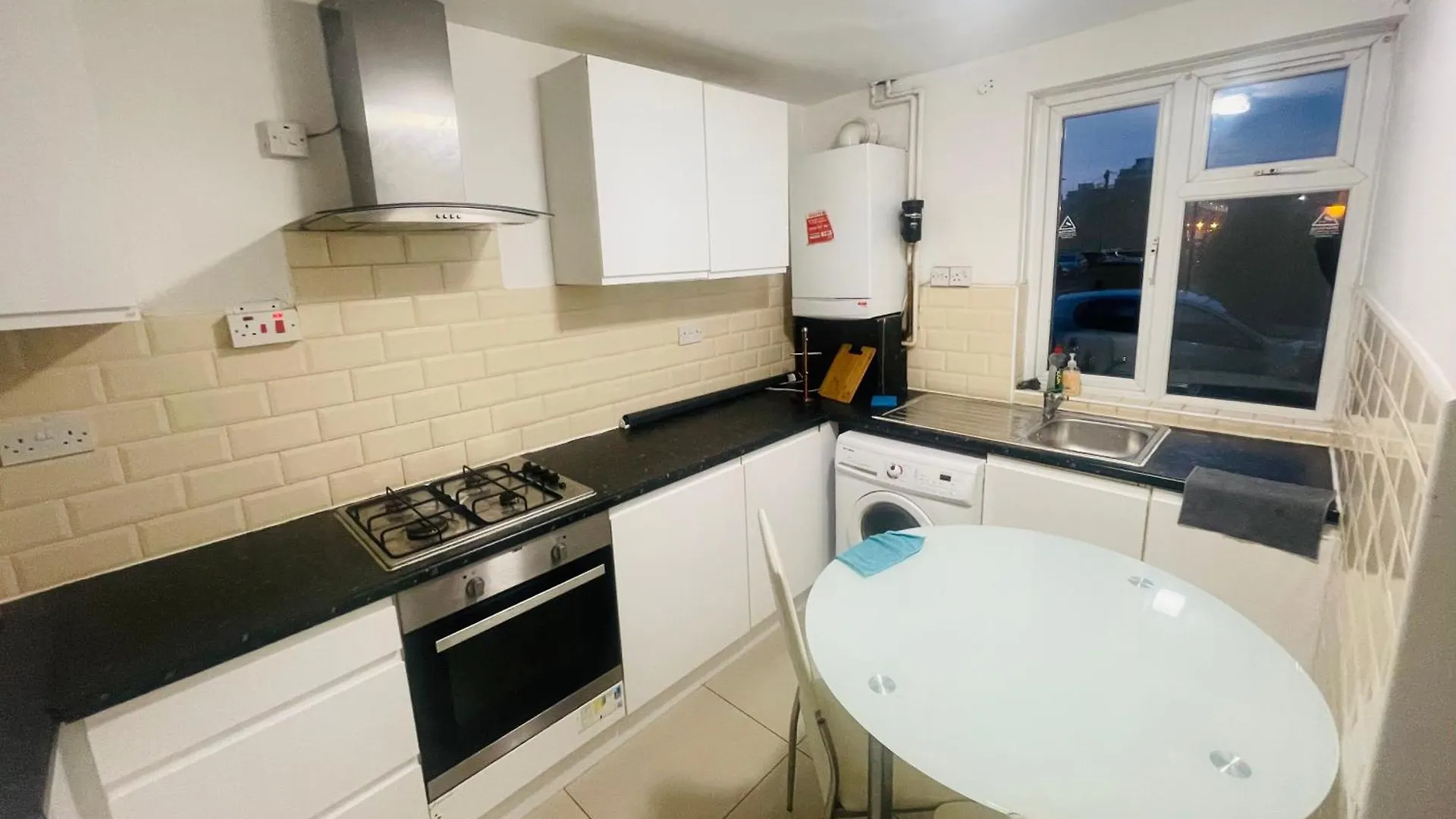 Double Room Near Canary Wharf 28 London 0*,  United Kingdom